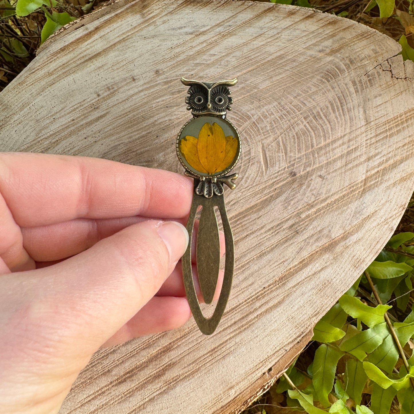 Bookmark with real Black Eyed Susan preserved in resin and bronze bezel
