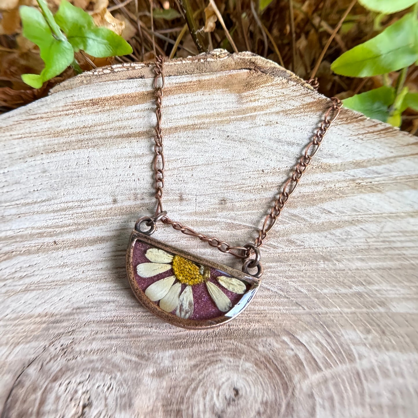 Daisy flower necklace in resin with copper bezel and 18-inch chain
