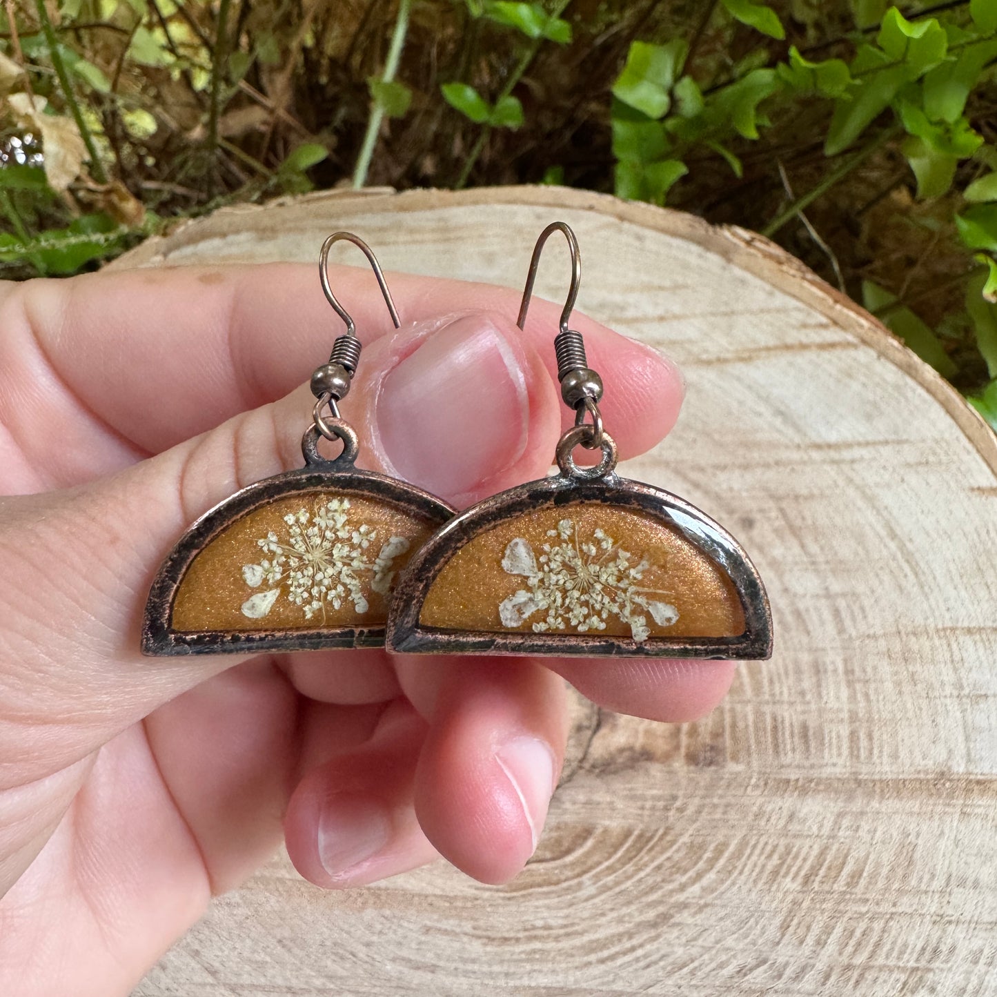 Queen Anne’s Lace flower earrings preserved in resin with copper bezel