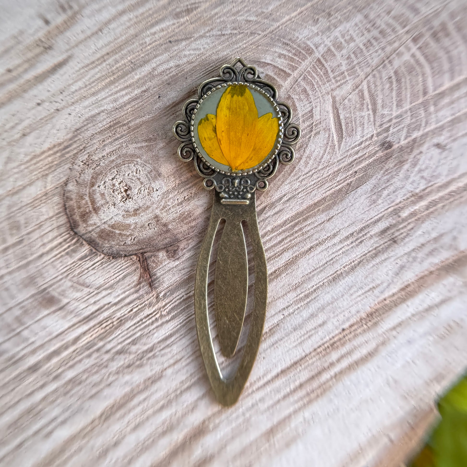 Bookmark with real Black Eyed Susan preserved in resin and bronze bezel