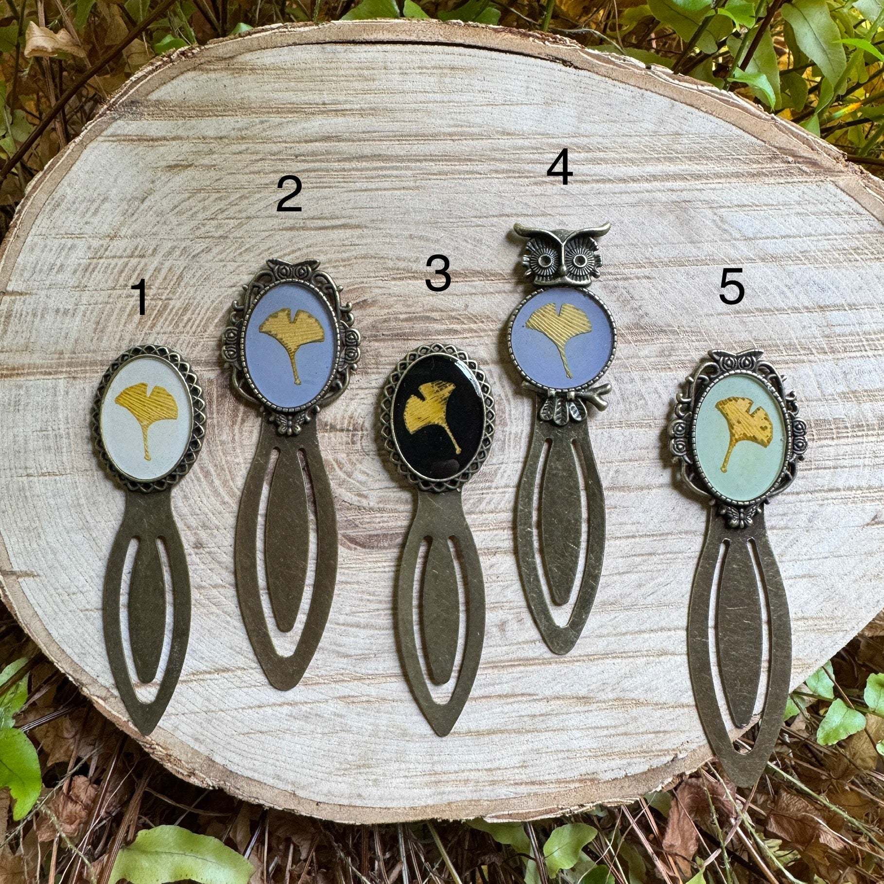 Ginkgo leaf bookmark in resin and bronze with nature-inspired design