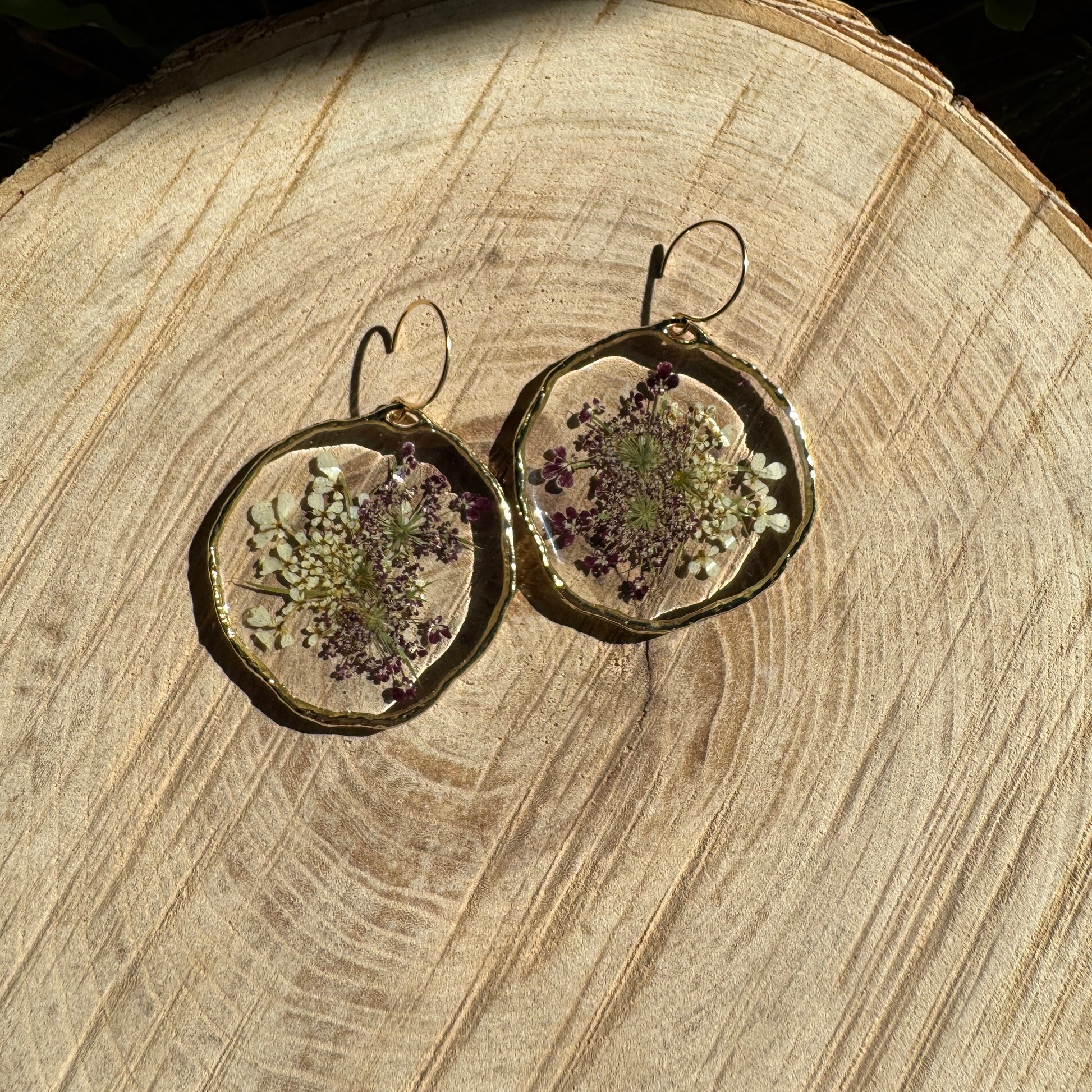 Purple and white Queen Anne’s Lace earrings with real pressed flowers preserved in resin