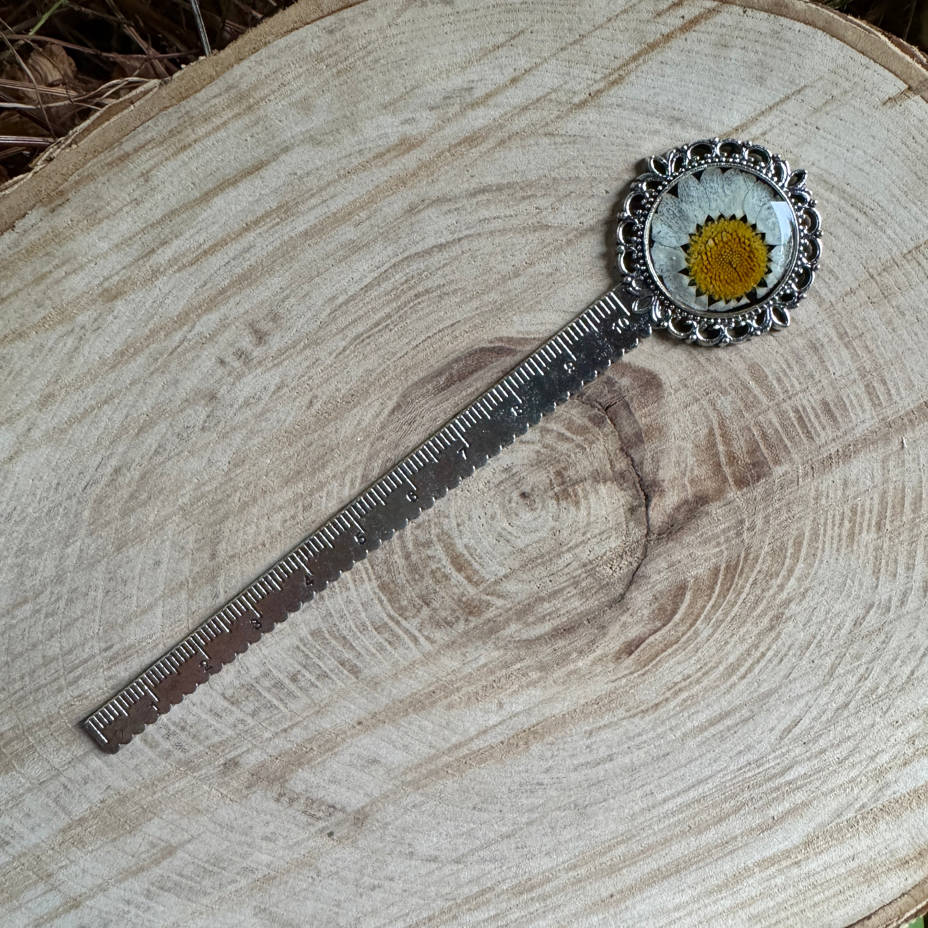 Daisy Bookmark | Real Pressed Flower Resin Bookmark