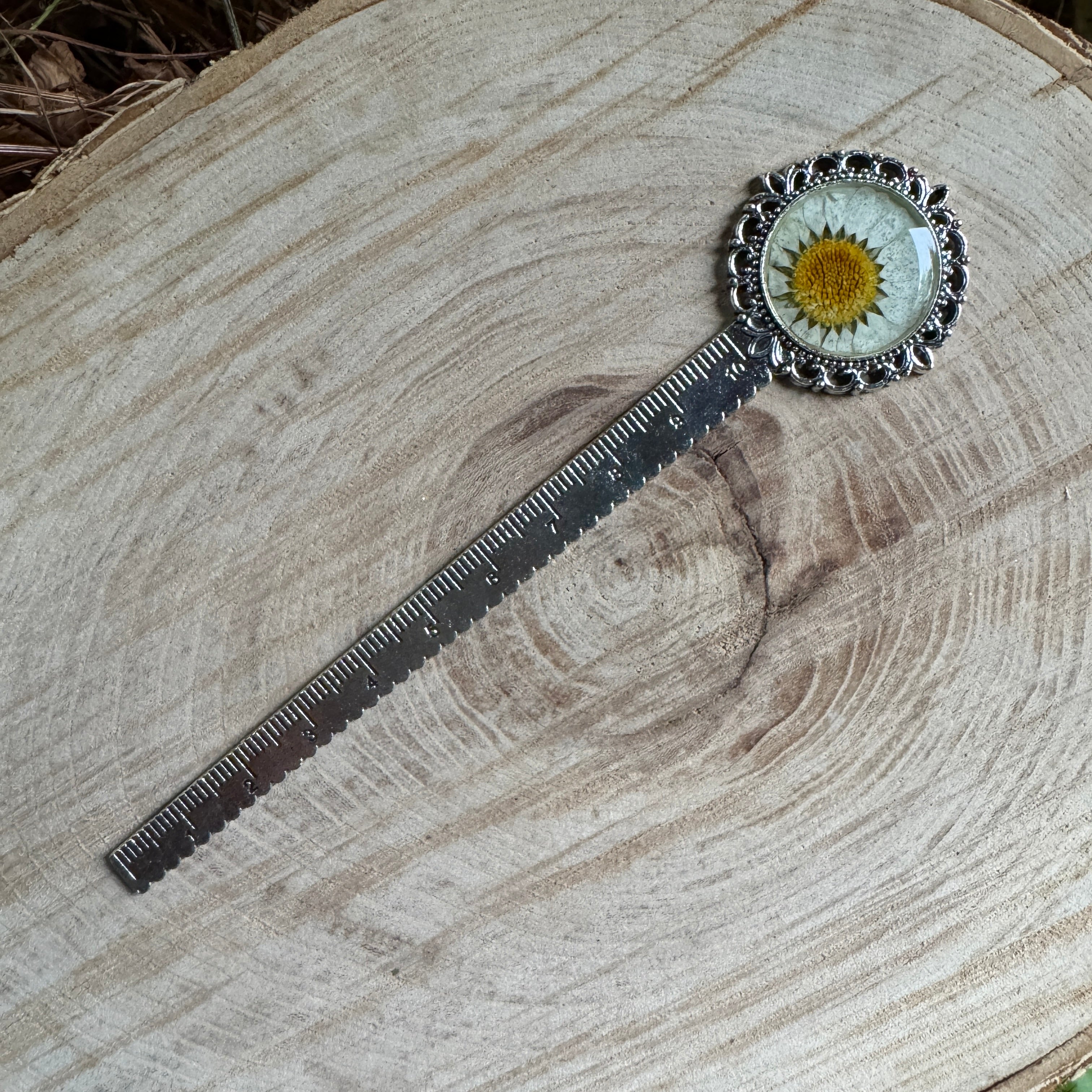 Daisy Bookmark | Real Pressed Flower Resin Bookmark