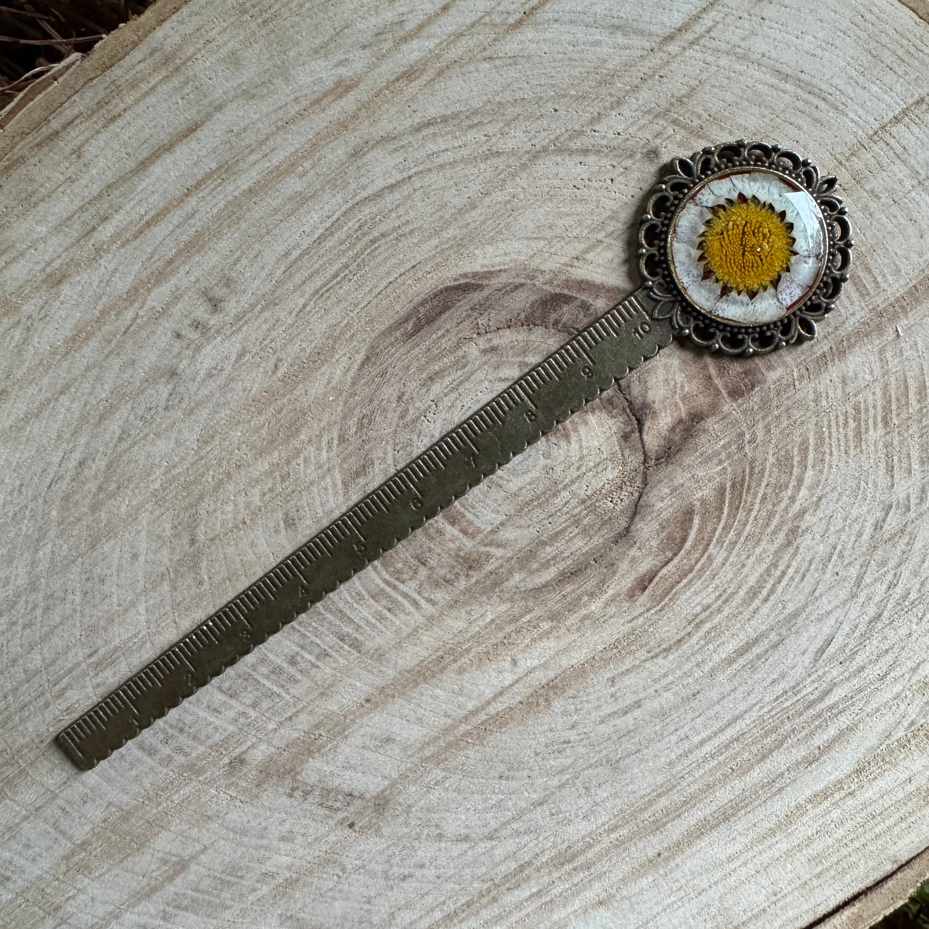 Daisy Bookmark | Real Pressed Flower Resin Bookmark