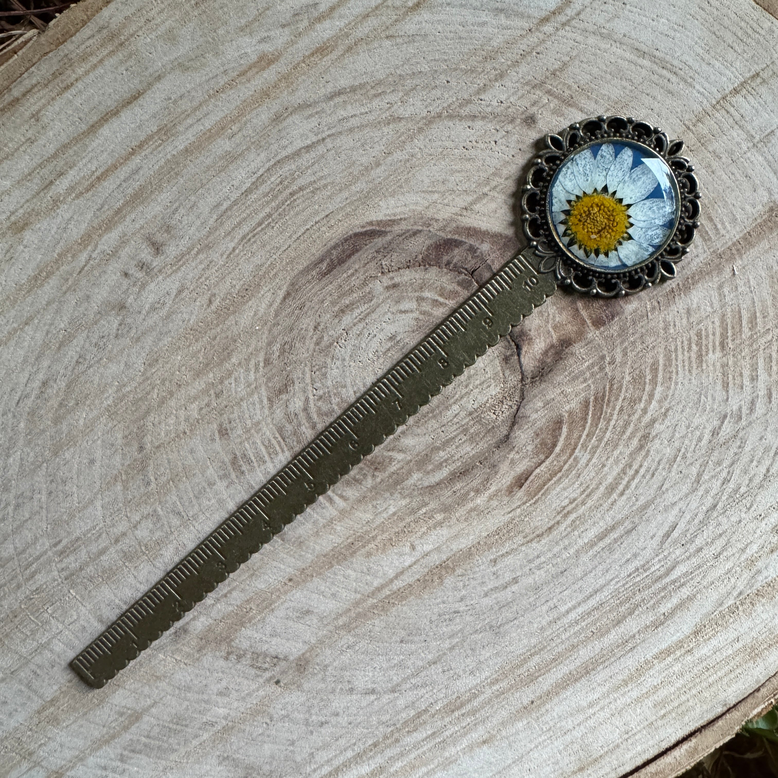 Daisy Bookmark | Real Pressed Flower Resin Bookmark