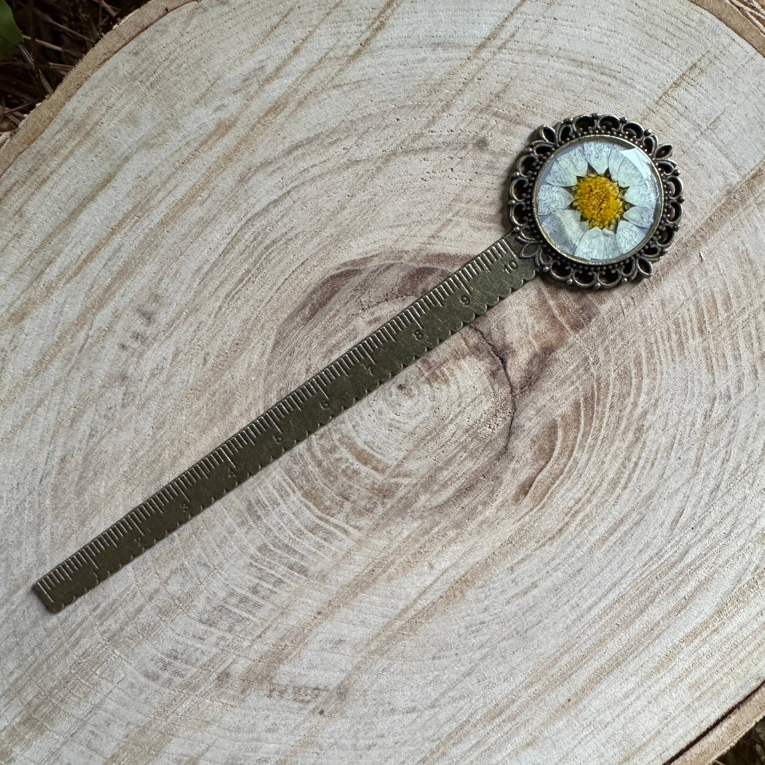 Daisy Bookmark | Real Pressed Flower Resin Bookmark
