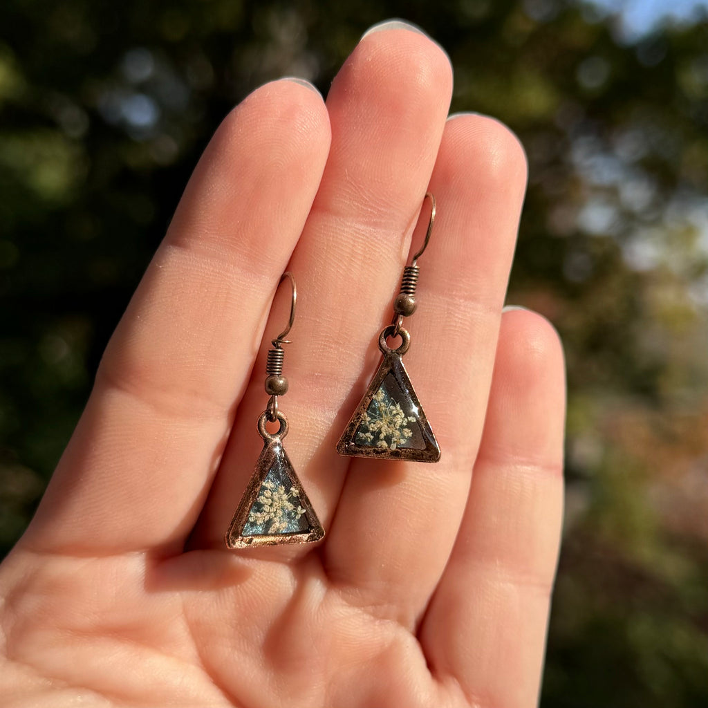 Queen Anne’s Lace flower earrings preserved in resin with copper bezel