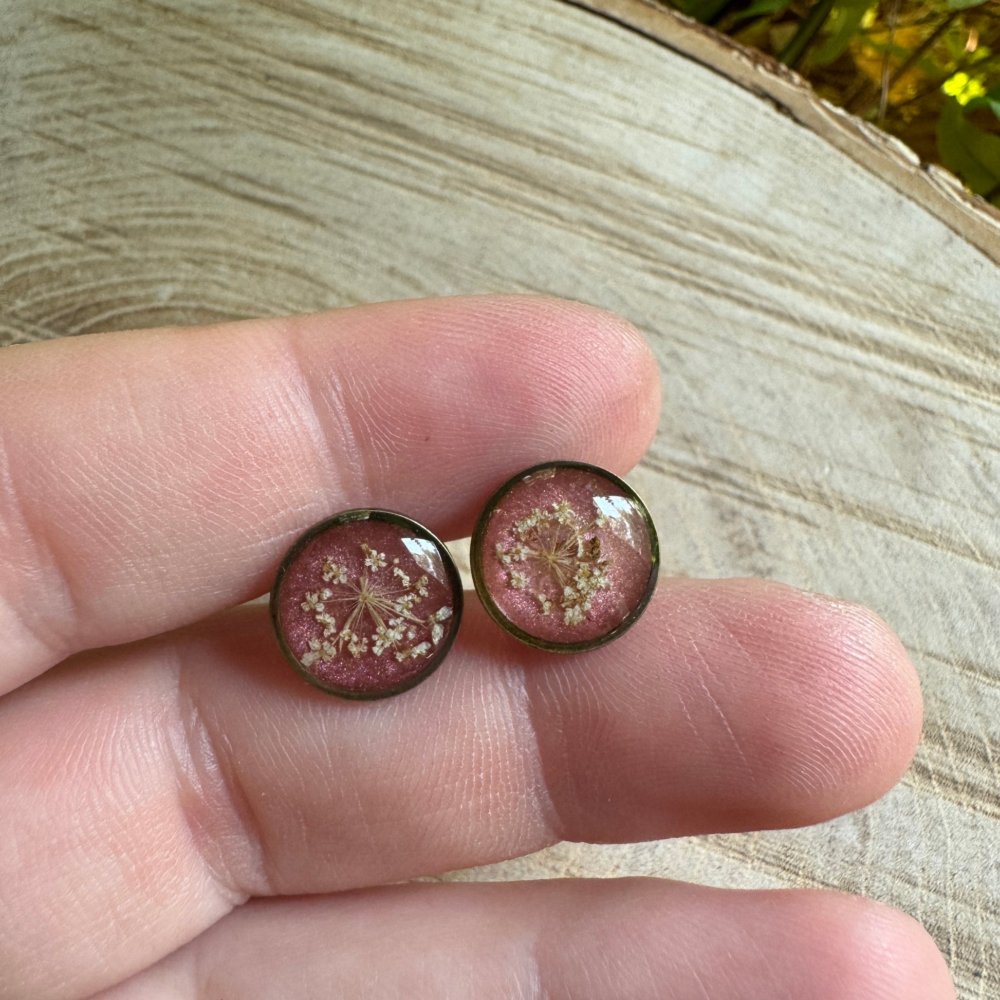 Queen Anne’s Lace flower earrings preserved in resin with copper bezel